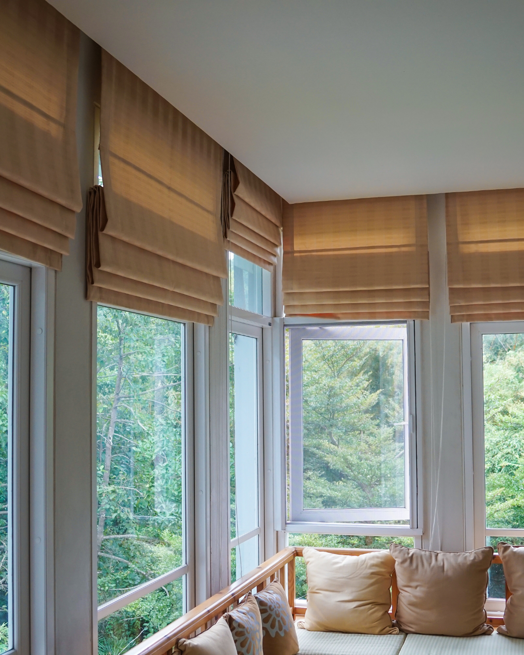 The Benefits of Replacing Your Home's Interior Window Shades
